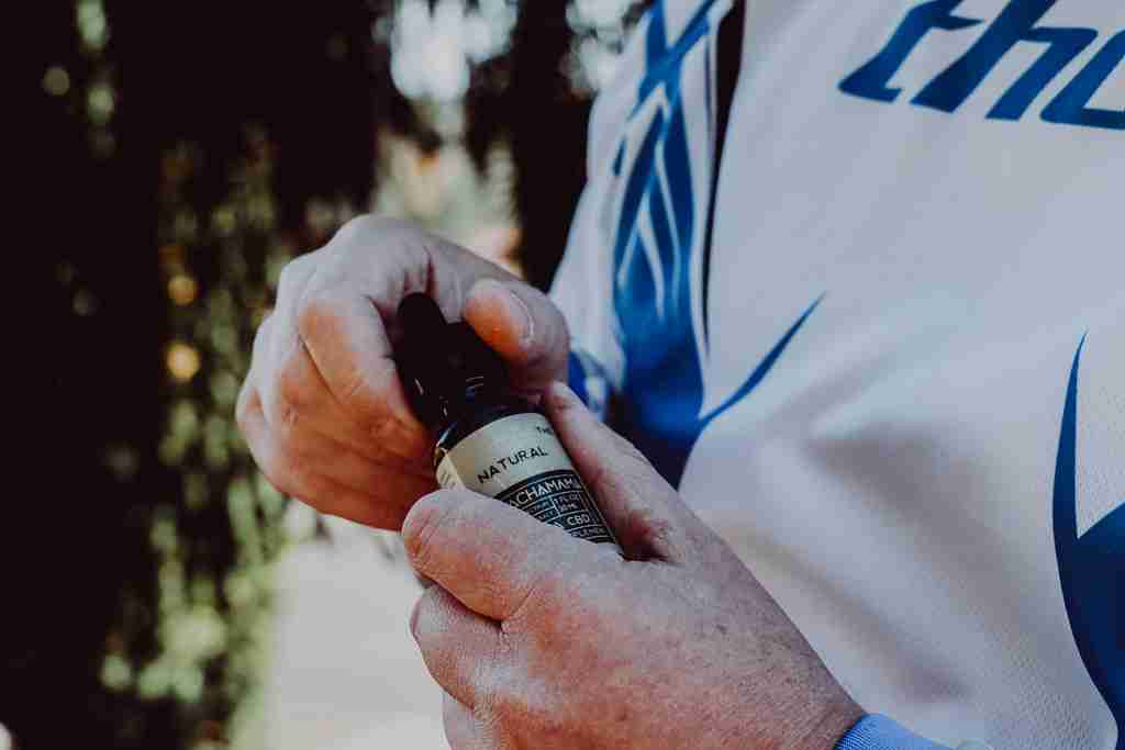 CBD tincture bottle shoppers compare with CBG products